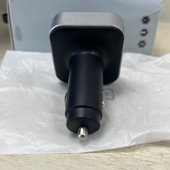 NIB - Multifunctional Car Wireless FM Transmitter, Hand-Free Adapter and Charger - Picture 7 of 13